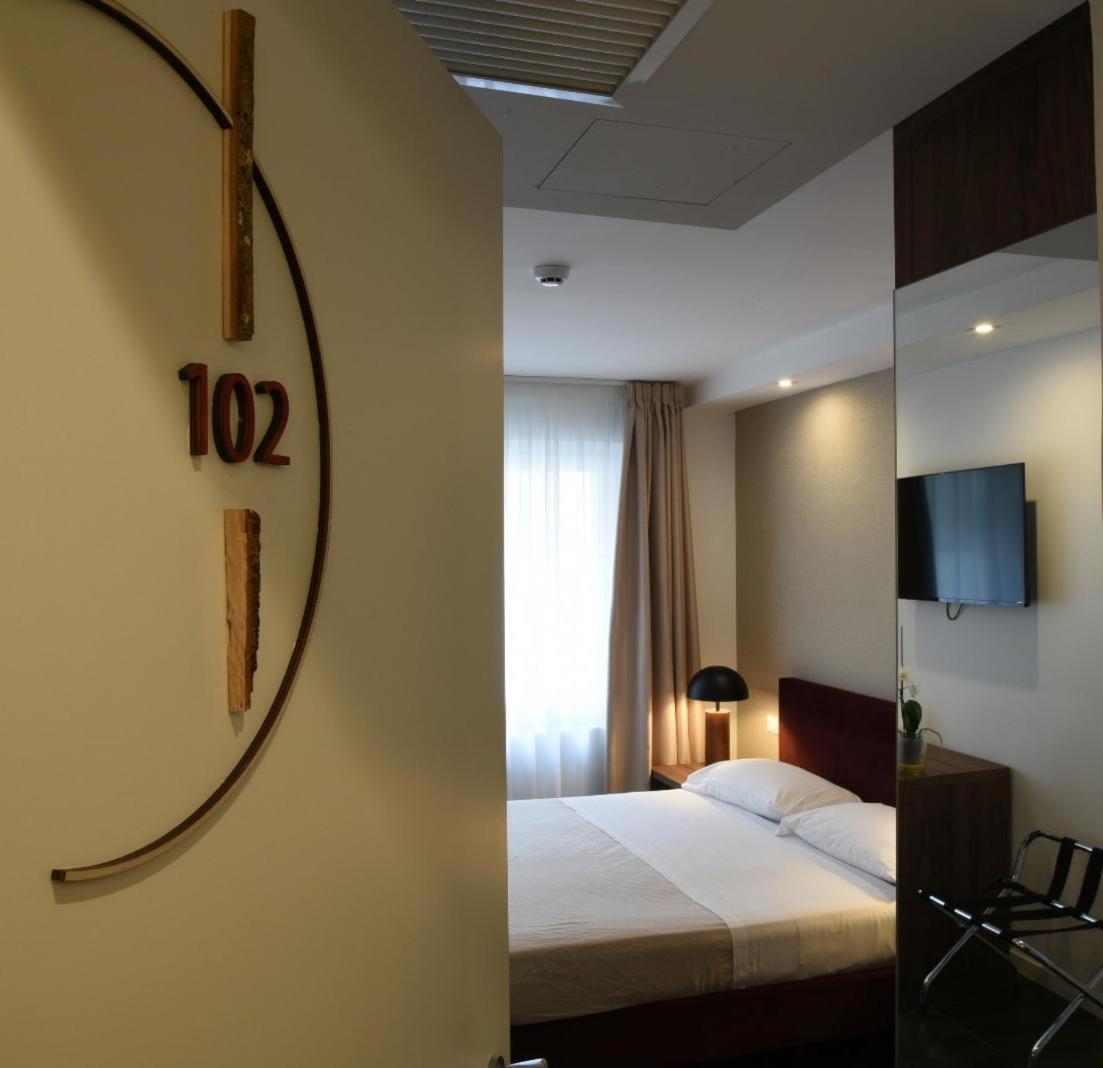 Outside Boutique Hotel Фоджиа Экстерьер фото